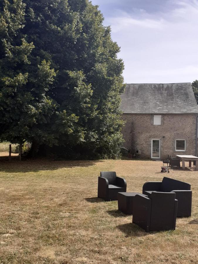 Gite Le Tilleul De La Fontaine Alluy Exterior photo